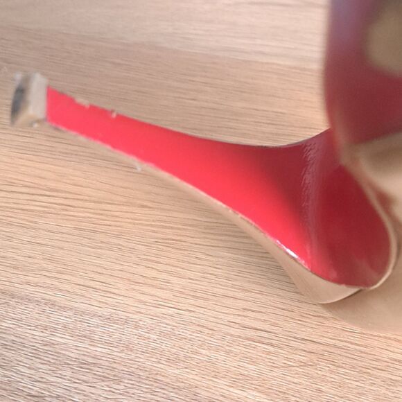 Christian Louboutin *SINGLE RIGHT* Simple Nude Patent Leather Pumps 38.5 Amputee - Picture 12 of 16